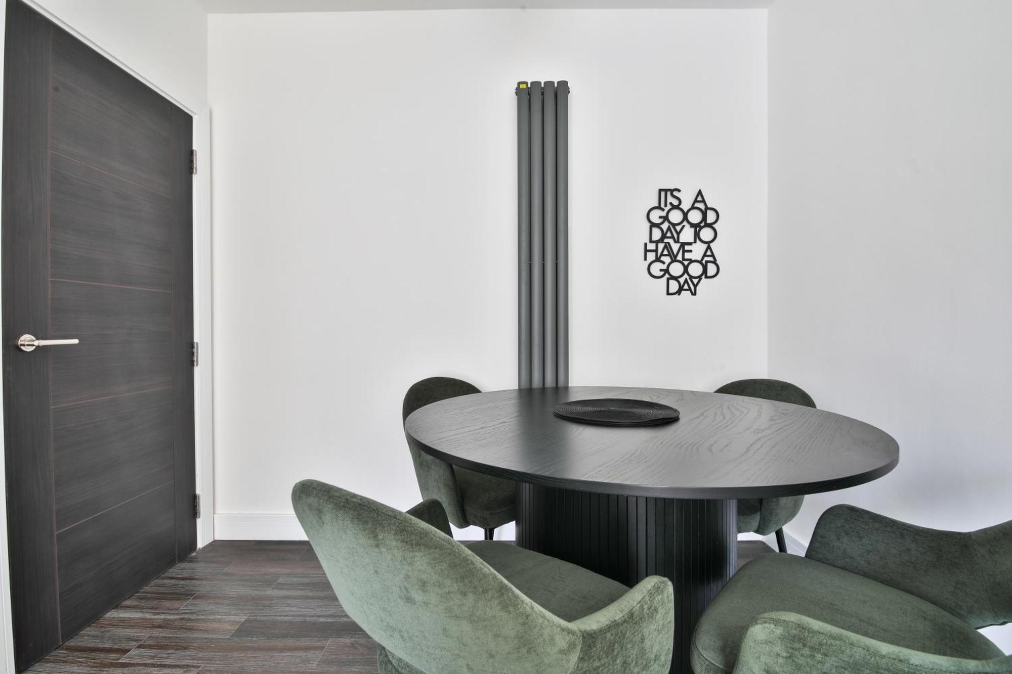 Amber Vista 2 Bedroom Apartments- Supermarket, Coffee Shop, Restaurants & Parking Below كارديف المظهر الخارجي الصورة