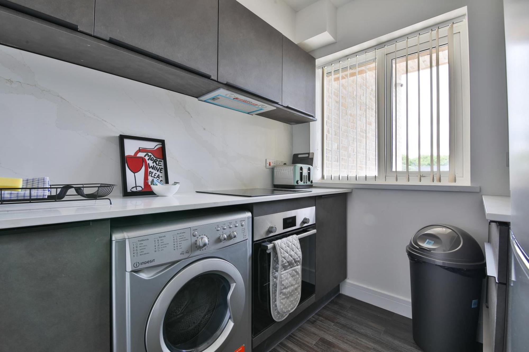 Amber Vista 2 Bedroom Apartments- Supermarket, Coffee Shop, Restaurants & Parking Below كارديف المظهر الخارجي الصورة
