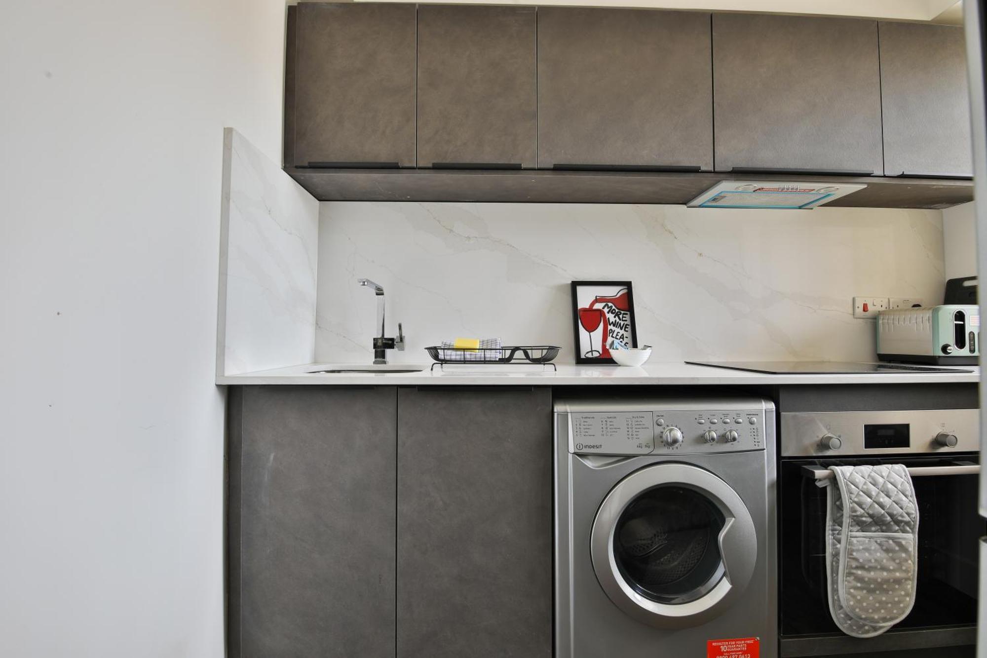 Amber Vista 2 Bedroom Apartments- Supermarket, Coffee Shop, Restaurants & Parking Below كارديف المظهر الخارجي الصورة